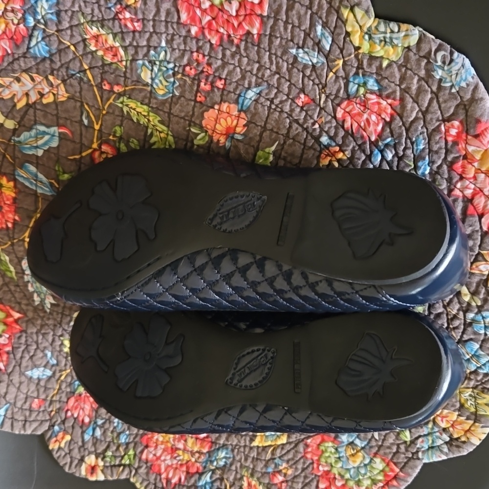 Born Riley Navy Blue Quilted Patent Ballet Flats - 7.5 - Picture 6 of 9